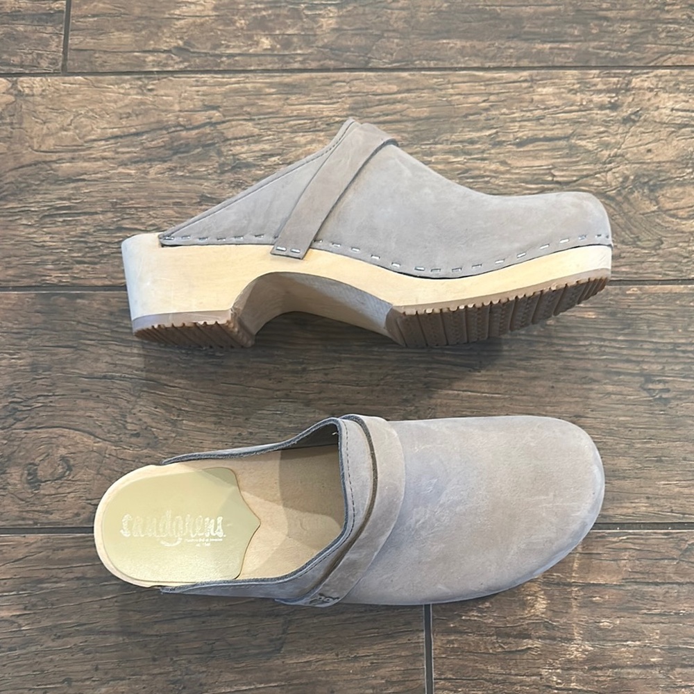 Sandgrens grey mule clogs